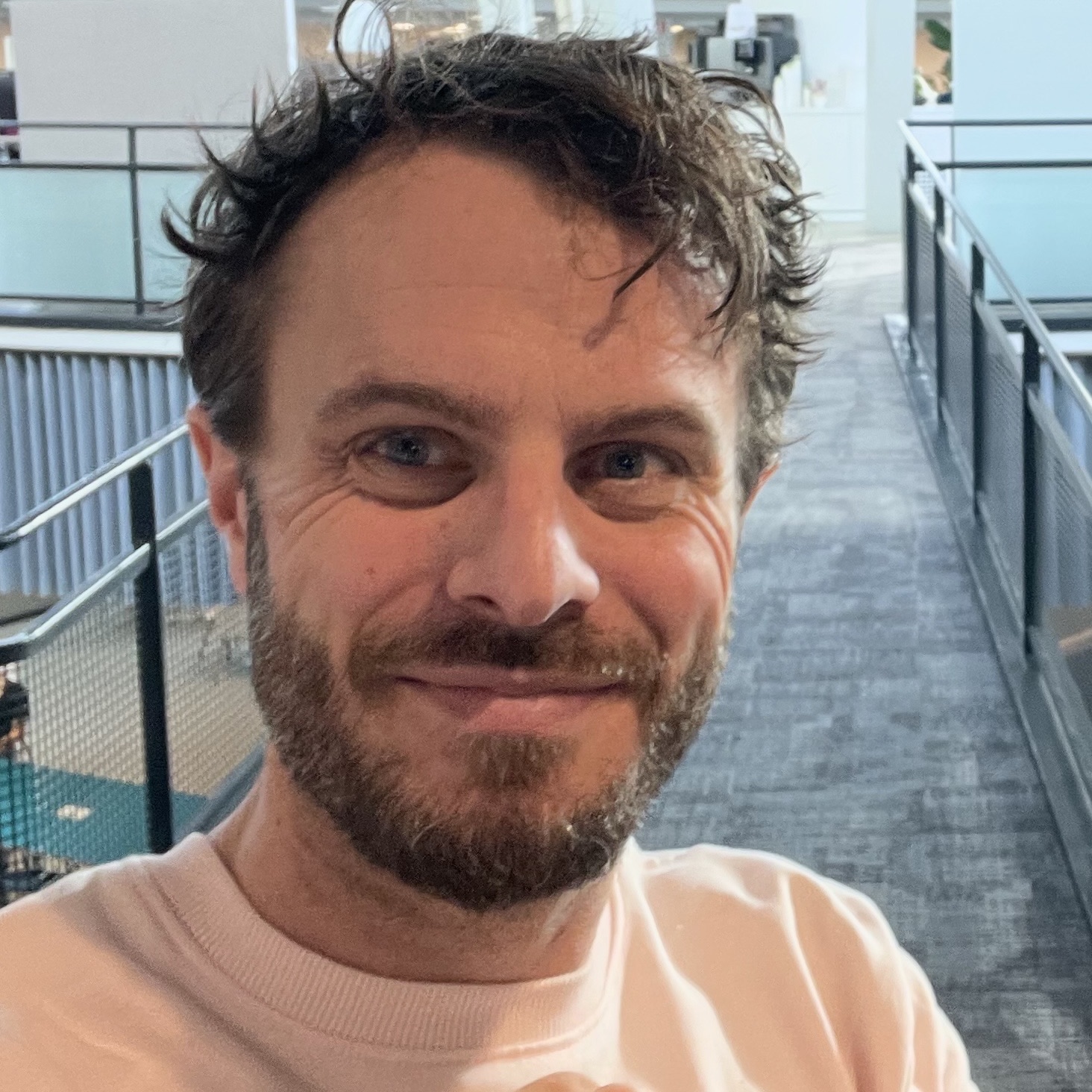 Informeel portret van Rob Römgens